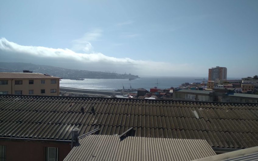 Casa 2 pisos, cerro Larraín / Valparaíso