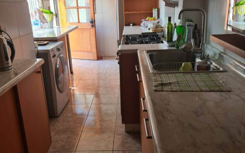 Casa 2 pisos, cerro Larraín / Valparaíso